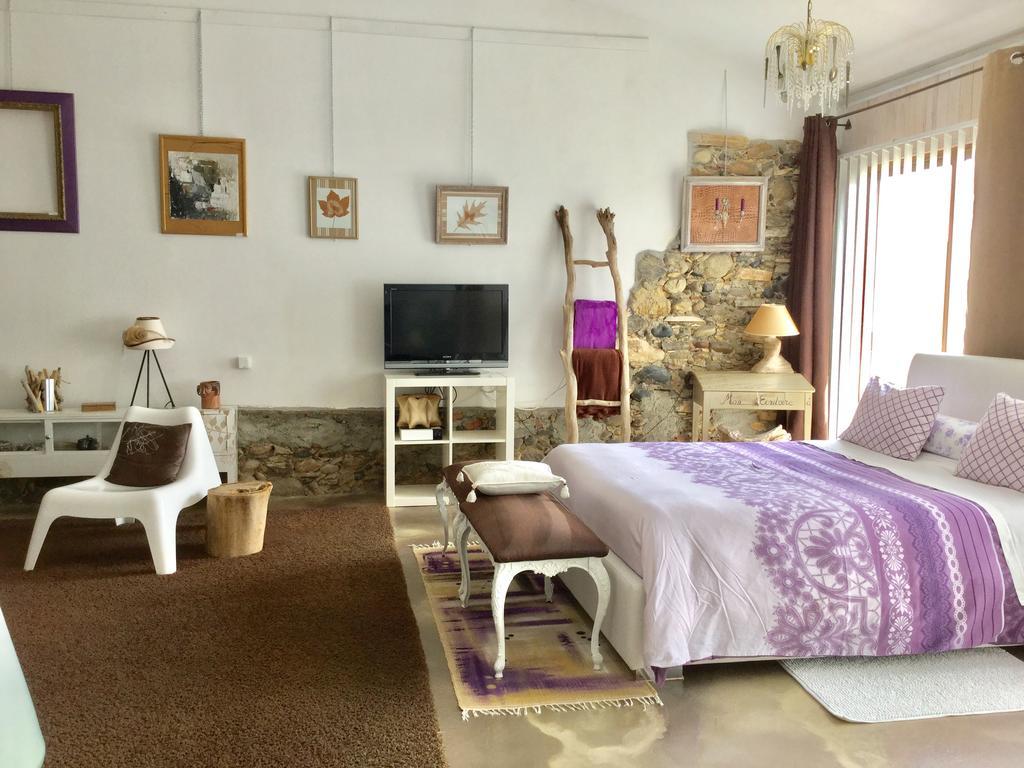 Bed and Breakfast Loft Atypique Villeneuve-de-Rivière Exteriér fotografie